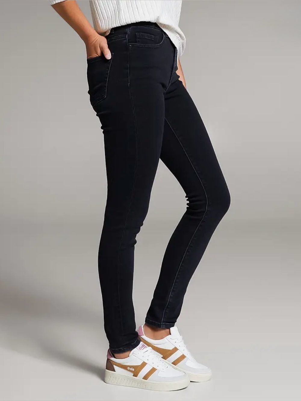 Silver Jeans Suki Skinny Fluid Denim Black Size 27